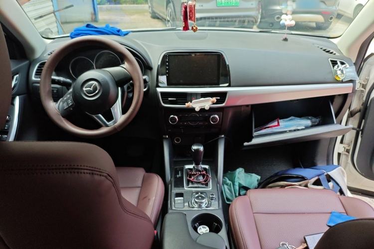 Used Mazda CX-5 2015 2.0L Automatic Two-Wheel Drive Urban Version Center Console
