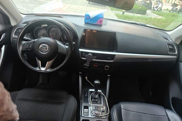 Used Mazda CX-5 2015 2.0L Automatic Two-Wheel Drive Urban Version Center Console