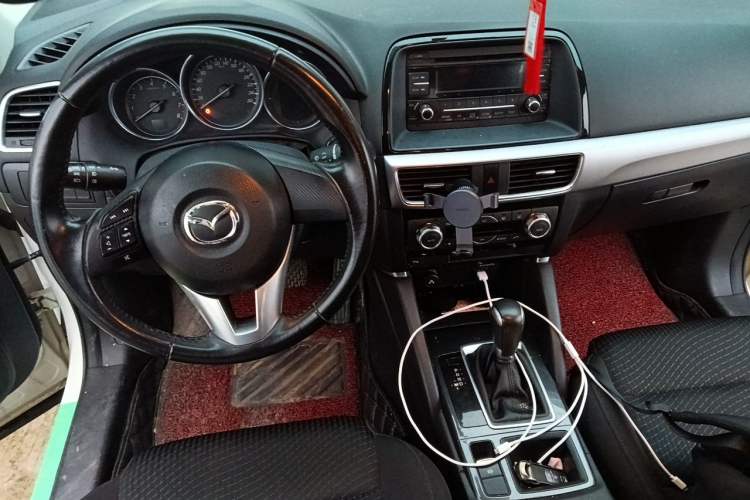 Used Mazda CX-5 2015 2.0L Automatic Two-Wheel Drive Urban Version Center Console