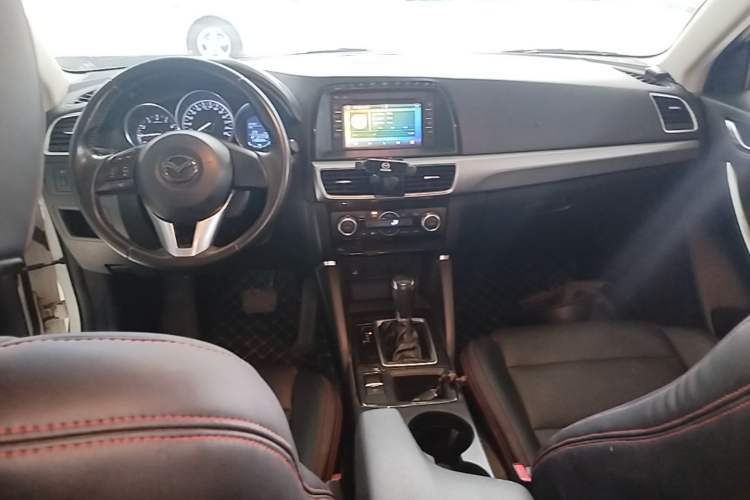 Used Mazda CX-5 2015 2.0L Automatic Two-Wheel Drive Urban Version Center Console