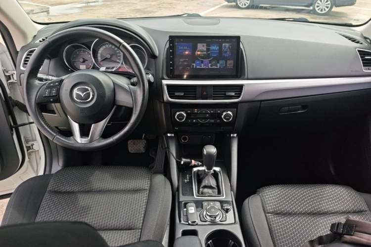 Used Mazda CX-5 2015 2.0L Automatic Two-Wheel Drive Urban Version Center Console