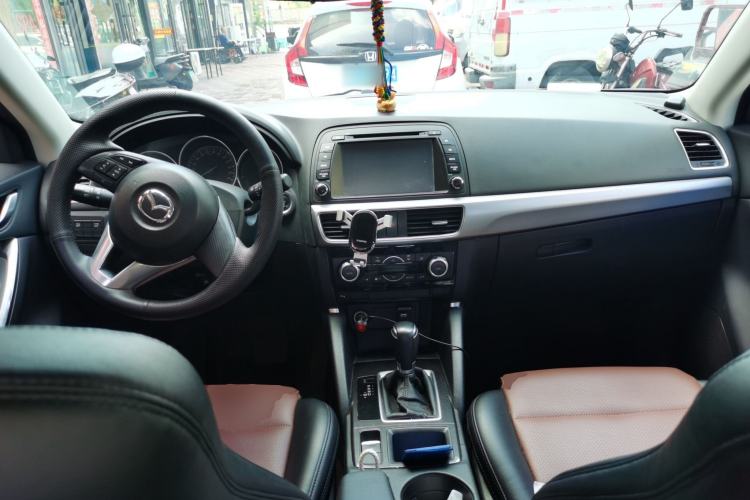 Used Mazda CX-5 2015 2.0L Automatic Two-Wheel Drive Urban Version Center Console