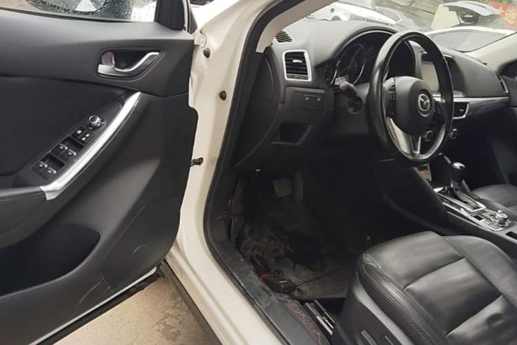 Used Mazda CX-5 2015 2.0L Automatic 4x4 Luxury Edition Driver Seat