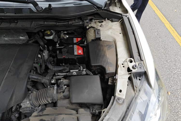 Used Mazda CX-5 2015 2.0L Automatic Two-Wheel Drive Urban Version Engine Bay Left