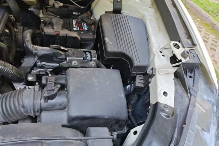 Used Mazda CX-5 2015 2.0L Automatic Two-Wheel Drive Urban Version Engine Bay Left