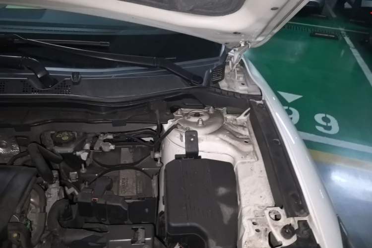 Used Mazda CX-5 2015 2.0L Automatic Two-Wheel Drive Urban Version Engine Bay Left