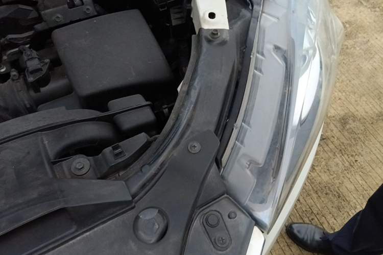 Used Mazda CX-5 2015 2.0L Automatic Two-Wheel Drive Urban Version Engine Bay Left