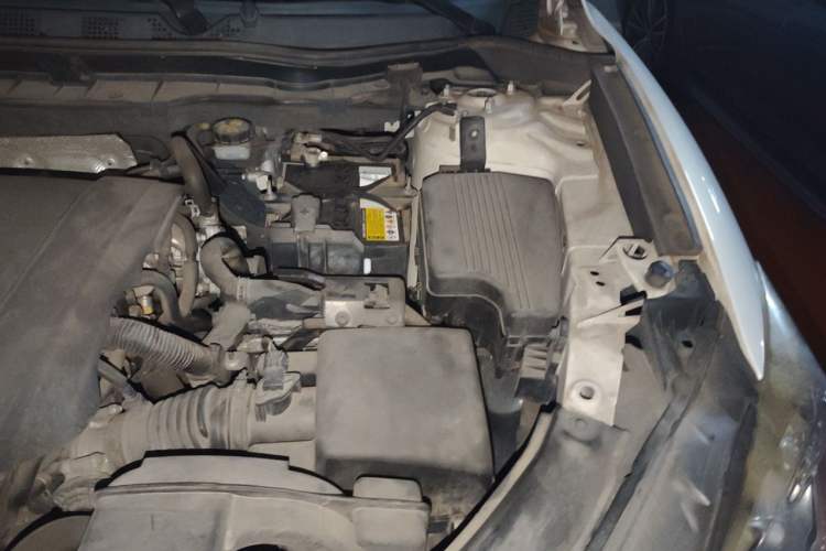 Used Mazda CX-5 2015 2.0L Automatic Two-Wheel Drive Urban Version Engine Bay Left
