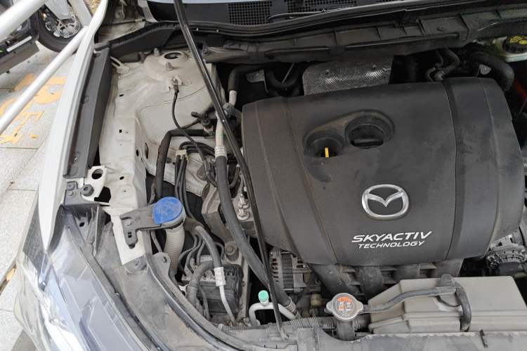 Used Mazda CX-5 2015 2.0L Automatic Two-Wheel Drive Urban Version Engine Bay Right
