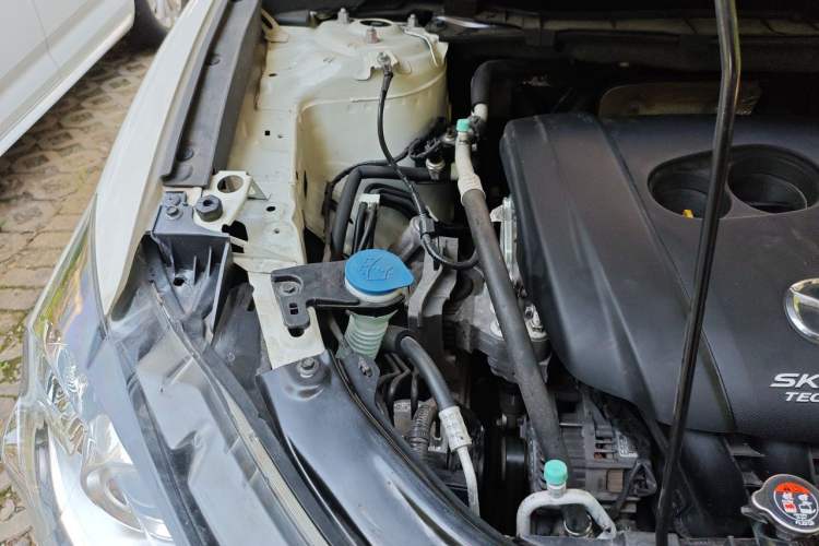 Used Mazda CX-5 2015 2.0L Automatic Two-Wheel Drive Urban Version Engine Bay Right