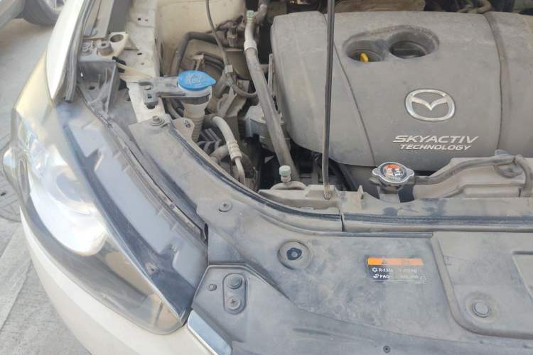 Used Mazda CX-5 2015 2.0L Automatic Two-Wheel Drive Urban Version Engine Bay Right
