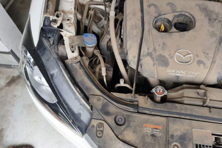 Used Mazda CX-5 2015 2.0L Automatic Two-Wheel Drive Urban Version Engine Bay Right