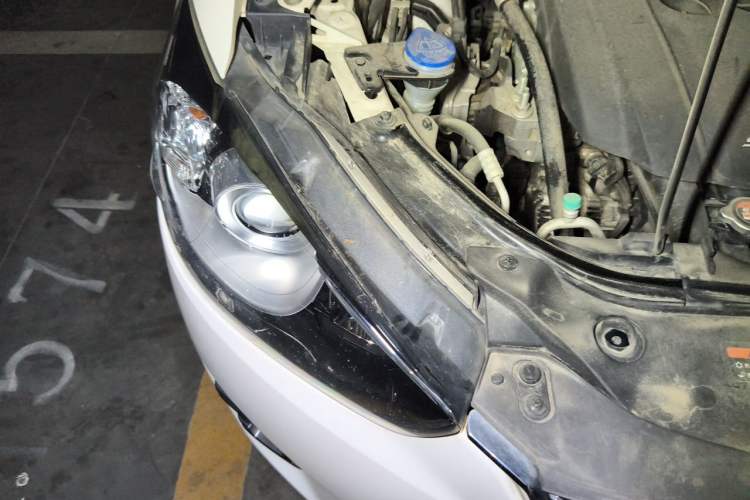 Used Mazda CX-5 2015 2.0L Manual Two-Wheel Drive Comfort Version Engine Bay Right