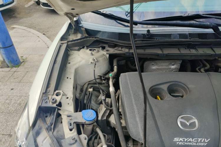 Used Mazda CX-5 2015 2.0L Automatic Two-Wheel Drive Urban Version Engine Bay Right