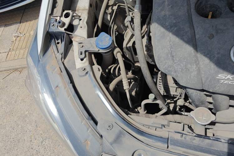 Used Mazda CX-5 2015 2.0L Automatic Two-Wheel Drive Urban Version Engine Bay Right
