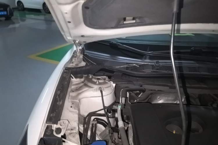 Used Mazda CX-5 2015 2.0L Automatic Two-Wheel Drive Urban Version Engine Bay Right