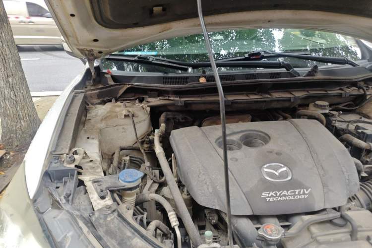 Used Mazda CX-5 2015 2.0L Automatic Two-Wheel Drive Urban Version Engine Bay Right