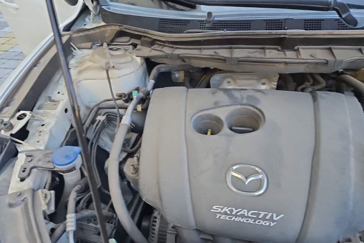 Used Mazda CX-5 2015 2.0L Automatic Two-Wheel Drive Urban Version Engine Bay Right