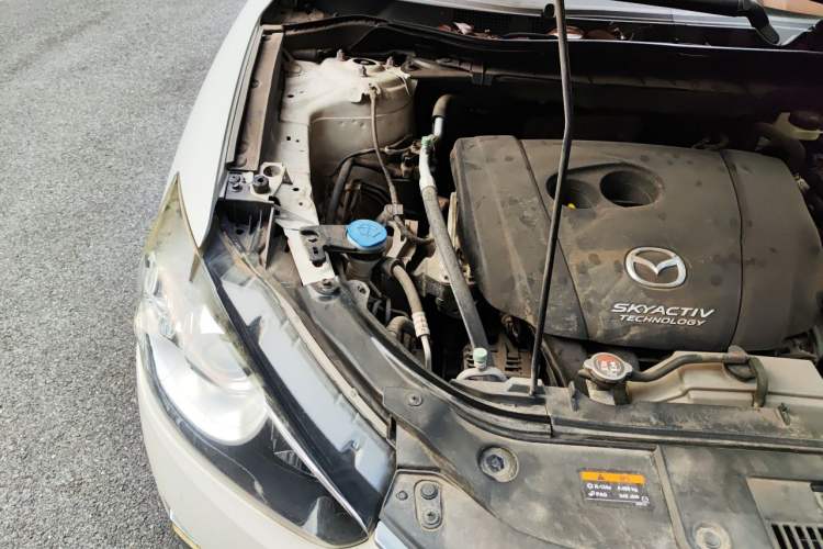 Used Mazda CX-5 2015 2.0L Automatic Two-Wheel Drive Urban Version Engine Bay Right