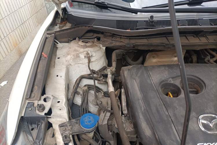 Used Mazda CX-5 2015 2.0L Automatic Two-Wheel Drive Urban Version Engine Bay Right