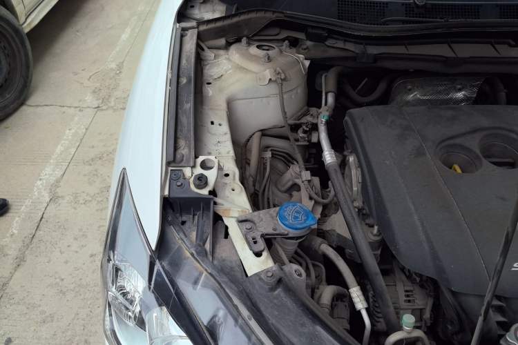 Used Mazda CX-5 2015 2.0L Automatic Two-Wheel Drive Urban Version Engine Bay Right