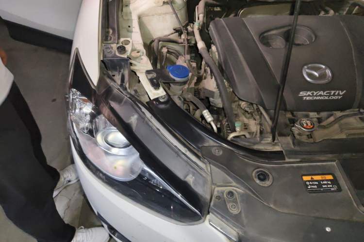 Used Mazda CX-5 2015 2.0L Automatic Two-Wheel Drive Urban Version Engine Bay Right