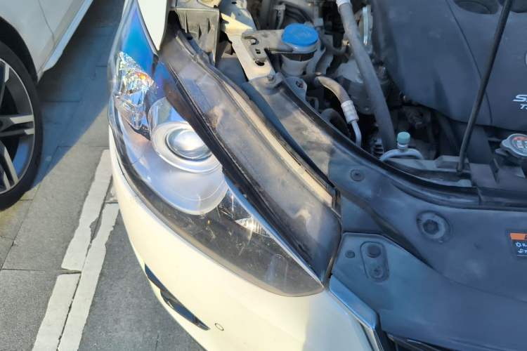 Used Mazda CX-5 2015 2.0L Automatic Two-Wheel Drive Urban Version Engine Bay Right