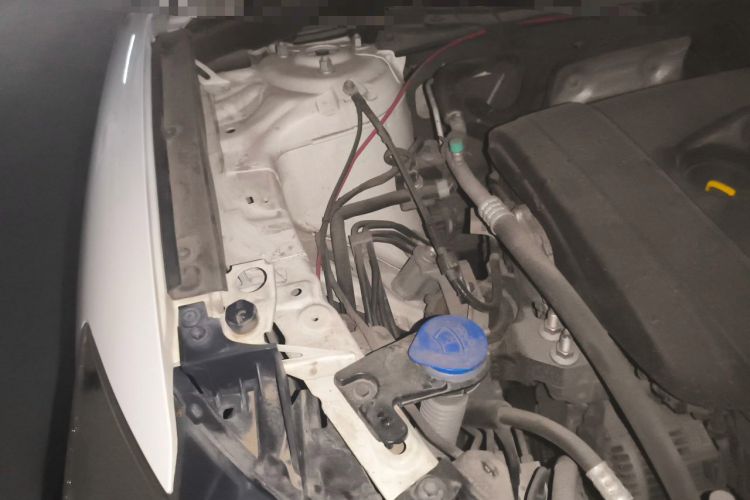 Used Mazda CX-5 2015 2.0L Automatic Two-Wheel Drive Urban Version Engine Bay Right