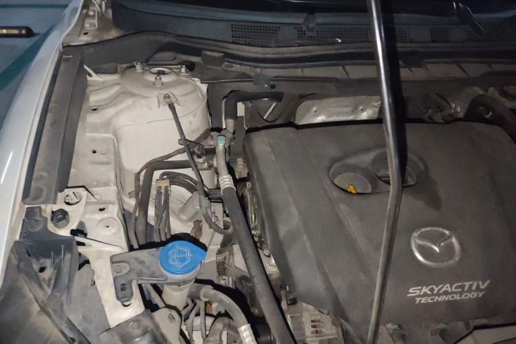 Used Mazda CX-5 2015 2.0L Automatic Two-Wheel Drive Urban Version Engine Bay Right