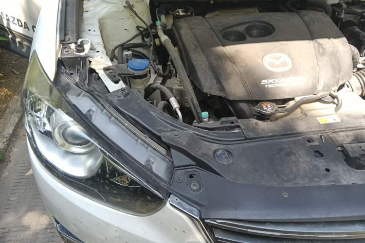 Used Mazda CX-5 2015 2.0L Automatic Two-Wheel Drive Urban Version Engine Bay Right