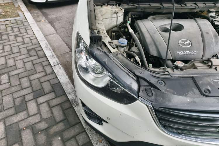 Used Mazda CX-5 2015 2.0L Automatic Two-Wheel Drive Urban Version Engine Bay Right