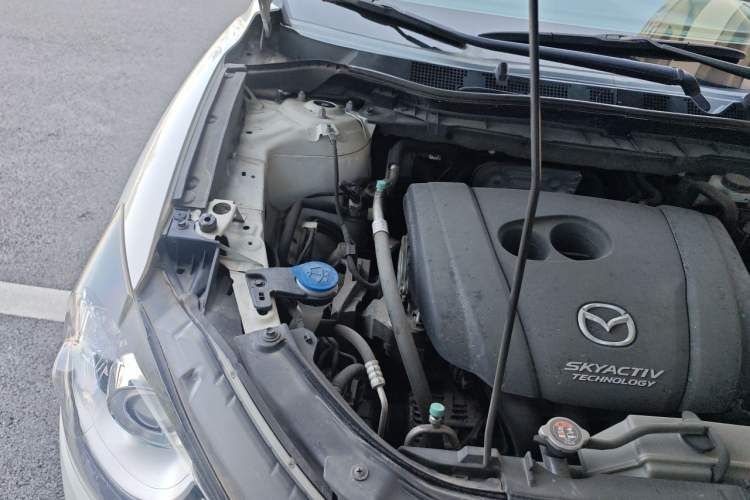 Used Mazda CX-5 2015 2.0L Automatic Two-Wheel Drive Urban Version Engine Bay Right