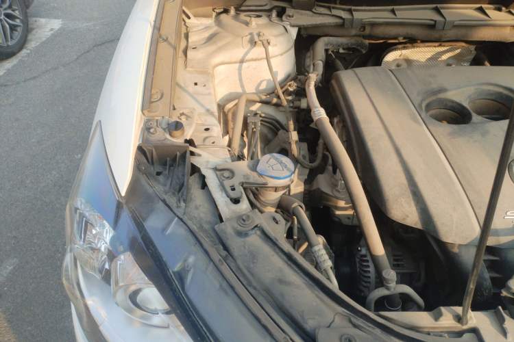 Used Mazda CX-5 2015 2.0L Automatic Two-Wheel Drive Urban Version Engine Bay Right