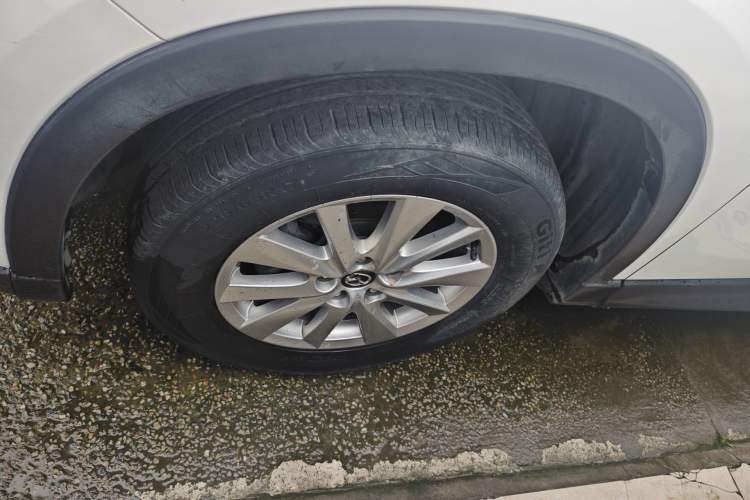 Used Mazda CX-5 2015 2.0L Manual Two-Wheel Drive Comfort Version Exterior 4
