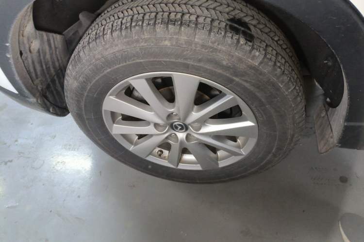Used Mazda CX-5 2015 2.0L Automatic Two-Wheel Drive Urban Version Exterior 5
