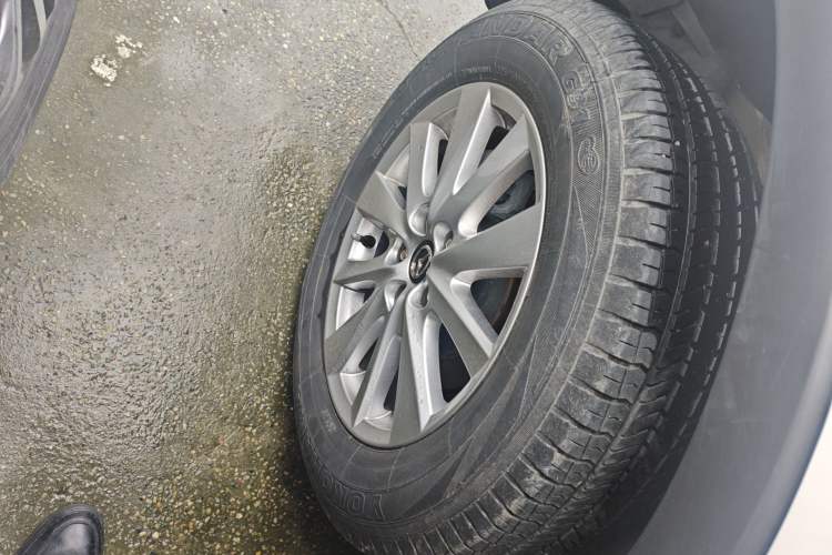 Used Mazda CX-5 2015 2.0L Manual Two-Wheel Drive Comfort Version Exterior 5