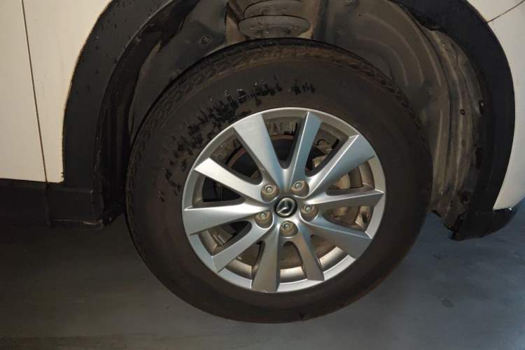 Used Mazda CX-5 2015 2.0L Manual Two-Wheel Drive Comfort Version Exterior 7