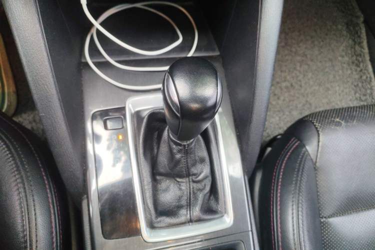 Used Mazda CX-5 2015 2.0L Automatic 4x4 Luxury Edition Gear Lever