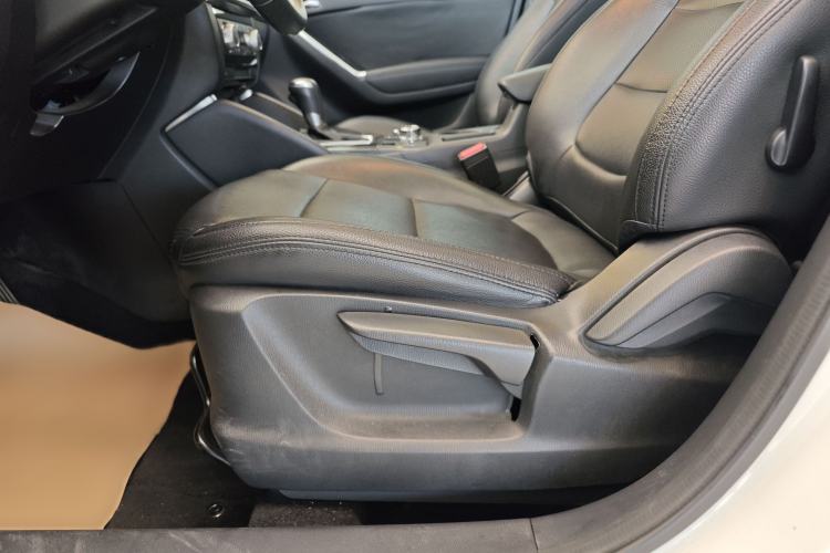 Used Mazda CX-5 2015 2.0L Automatic Two-Wheel Drive Urban Version Interior 10