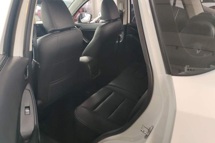 Used Mazda CX-5 2015 2.0L Automatic Two-Wheel Drive Urban Version Interior 2