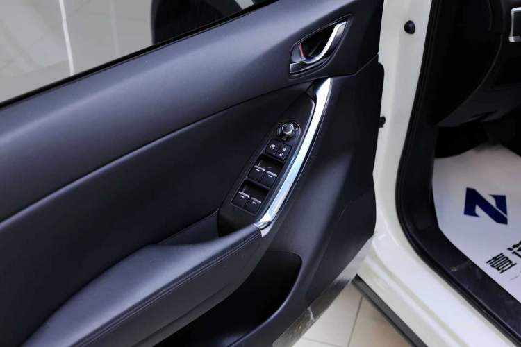 Used Mazda CX-5 2015 2.5L Automatic 4x4 Prestige Edition Interior 2