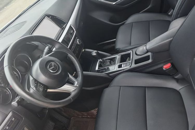 Used Mazda CX-5 2015 2.0L Automatic Two-Wheel Drive Urban Version Interior 2