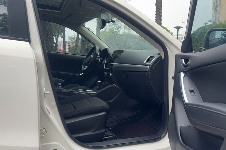 Used Mazda CX-5 2015 2.0L Automatic Two-Wheel Drive Urban Version Interior 3