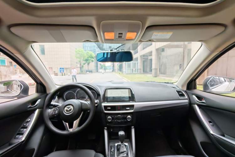 Used Mazda CX-5 2015 2.0L Automatic Two-Wheel Drive Urban Version Interior 3