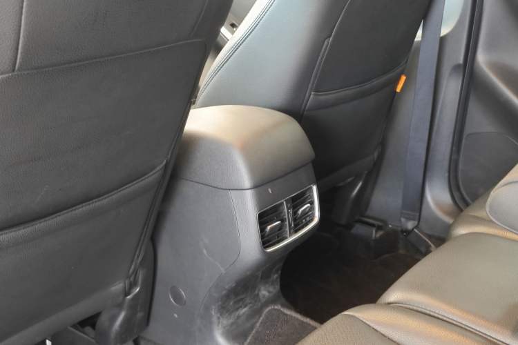 Used Mazda CX-5 2015 2.0L Automatic Two-Wheel Drive Urban Version Interior 5
