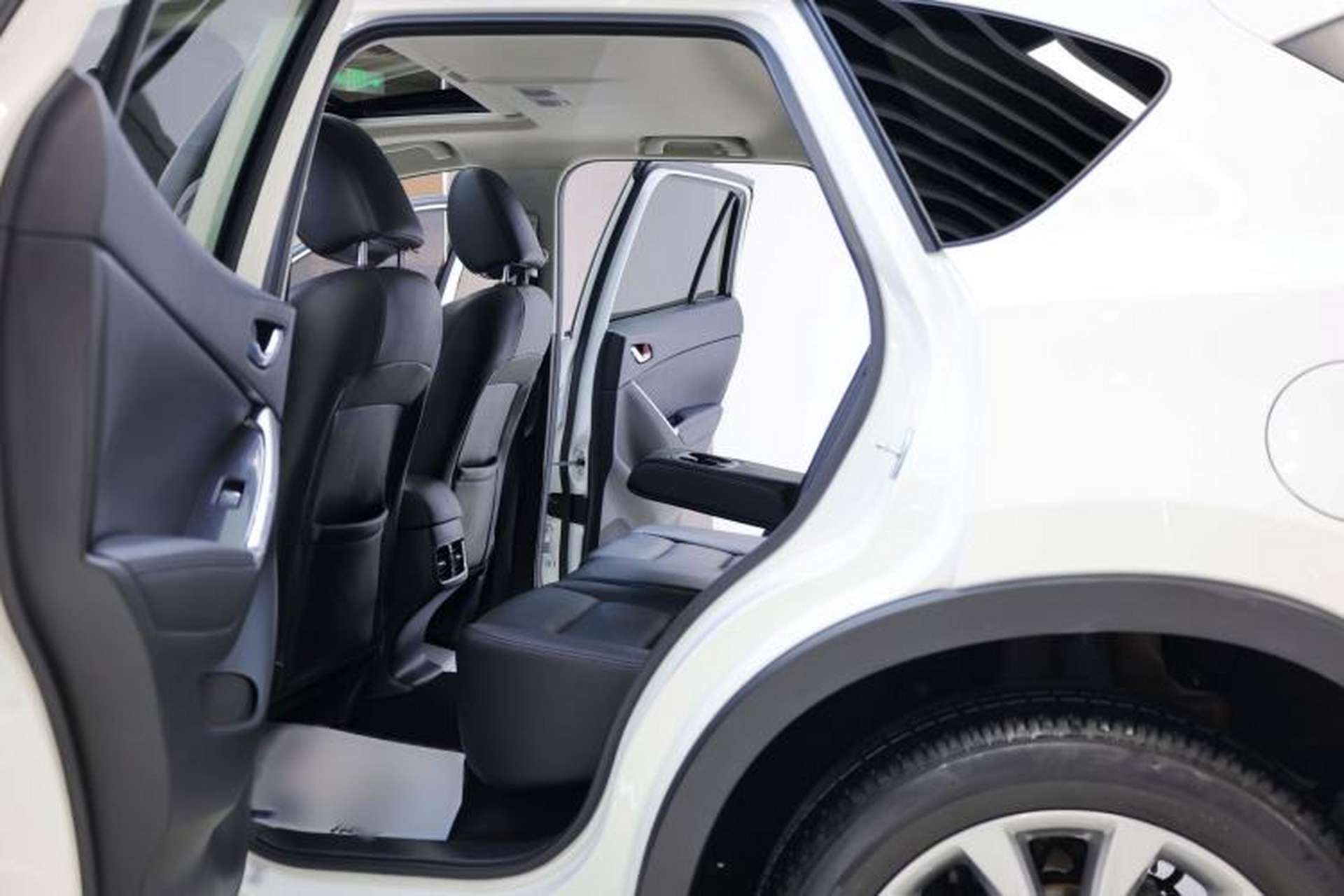 Used Mazda CX-5 2015 2.5L Automatic 4x4 Prestige Edition Interior 8