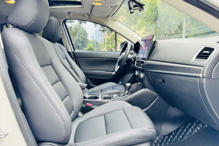 Used Mazda CX-5 2015 2.5L Automatic 4x4 Prestige Edition Interior 9