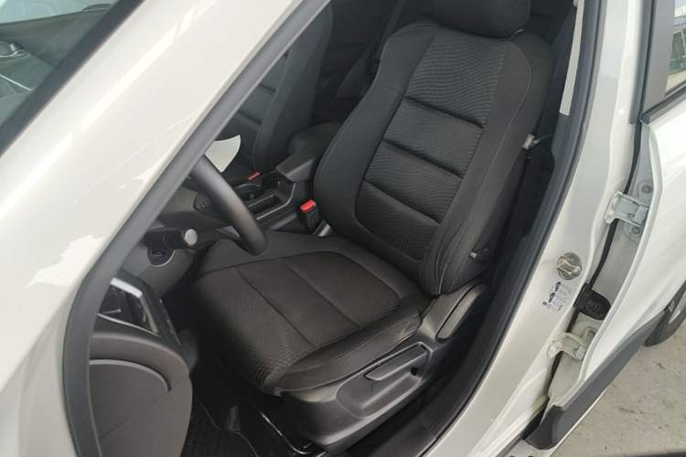 Used Mazda CX-5 2015 2.0L Automatic Two-Wheel Drive Urban Version Left Front Seat