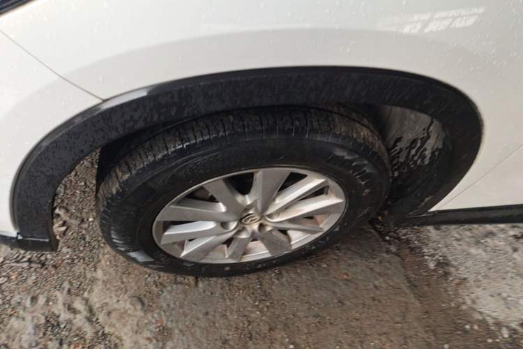 Used Mazda CX-5 2015 2.0L Automatic Two-Wheel Drive Urban Version Left Front Wheel Hub