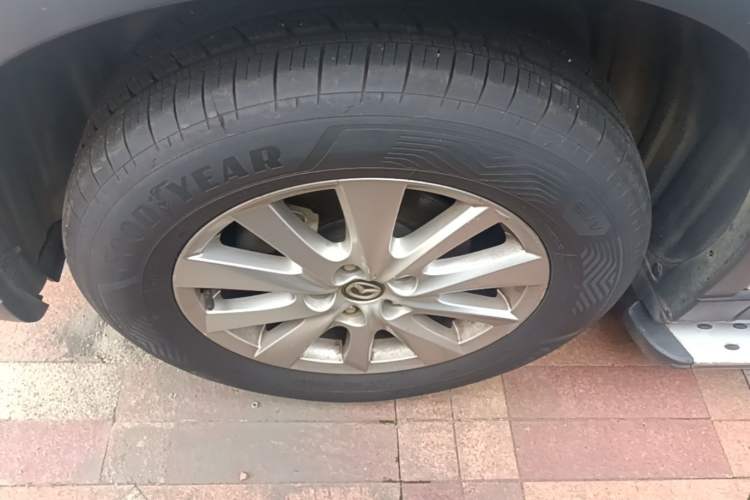 Used Mazda CX-5 2015 2.0L Automatic Two-Wheel Drive Urban Version Left Front Wheel Hub
